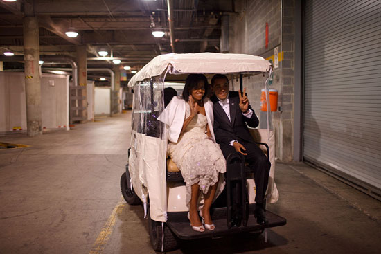 باراك أوباما وزوجته فى عربة الجولف بواشنطن 2009